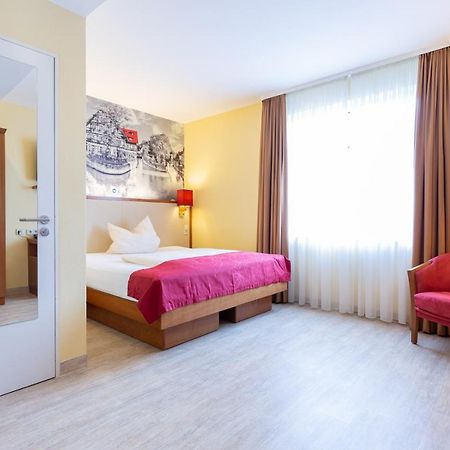 Hotel Am Schillerpark Esslingen am Neckar Exteriör bild