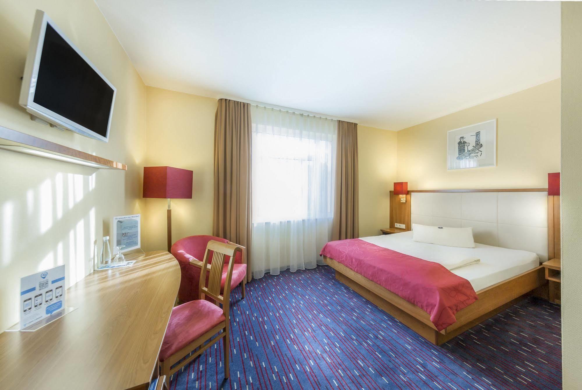 Hotel Am Schillerpark Esslingen am Neckar Exteriör bild
